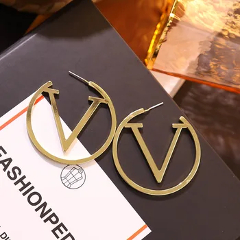 

2020 new earrings Fashion Simple ear nail V letter hollow earring large personality high quality earring jewelry