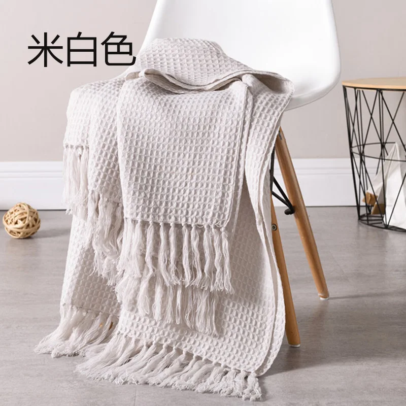 Off-White Holaroom Blanket for Spring/Autumn Knitted Blanket Embossing Coffee Fringe Nordic Style Sofa Bedroom Decorative Blanket Tassels - Цвет: Off-White