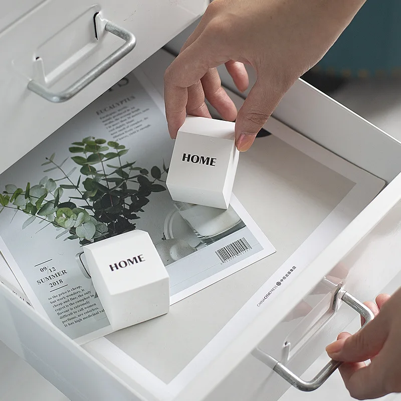 Diatomite moisture-absorbing dry block refrigerator moisture-regulating adsorbing peculiar smell and preventing moisture