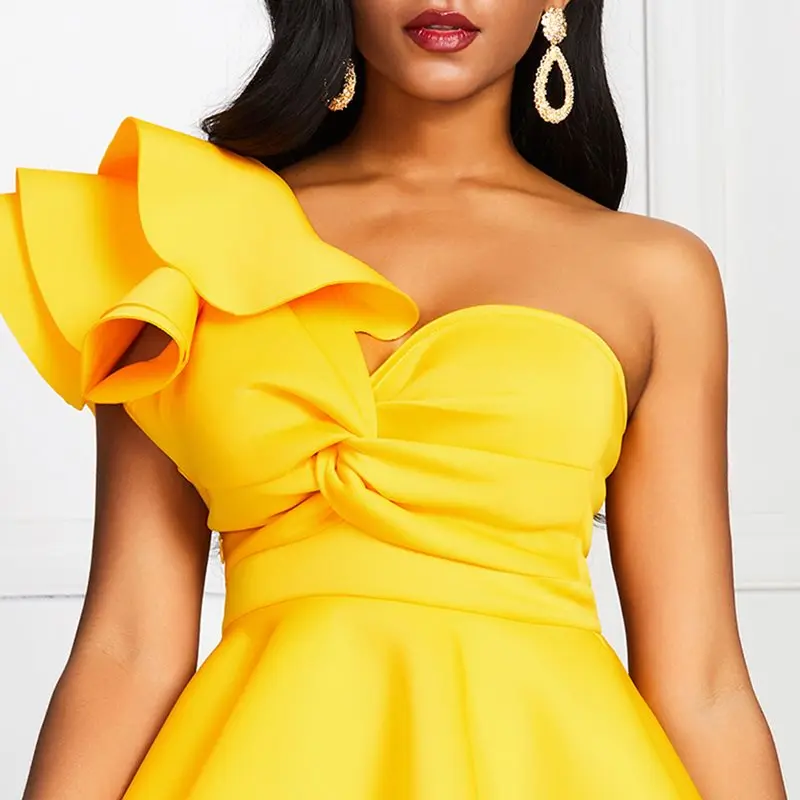 Желтое платье на одно плечо, плюс размер 2XL, однотонное, на одно плечо, с рюшами, тонкое, до колен, элегантное платье, европейские вечерние платья