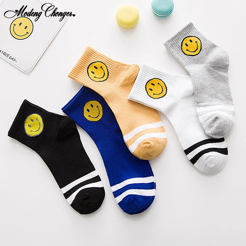 New Novelty Illustration Smiley Pattern Cute Cotton Female Casual Cotton Parallel Bars In The Tube Women's Socks  Mid Stockings