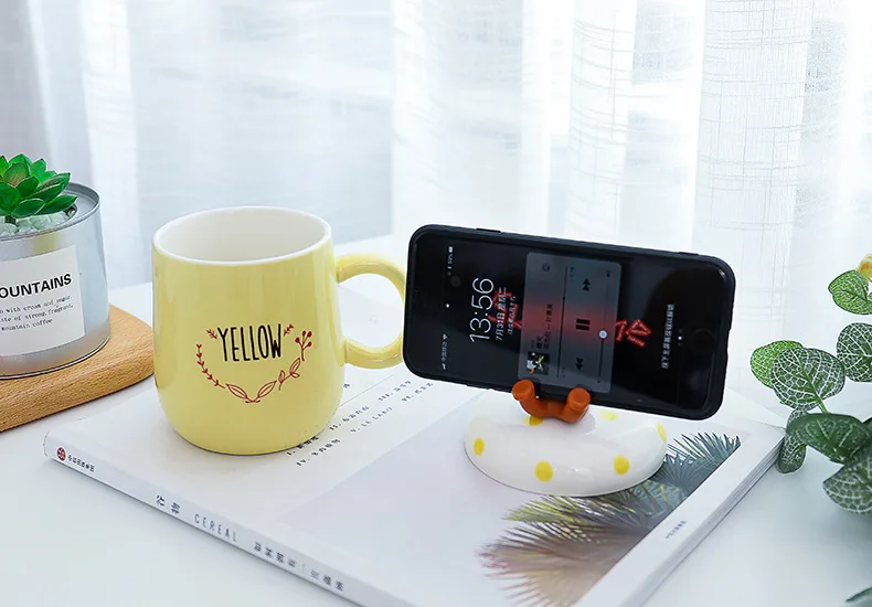 400ML cartoon creative ceramic mug mobile phone holder cup cover cute couple coffee mug with handle milk breakfast cup