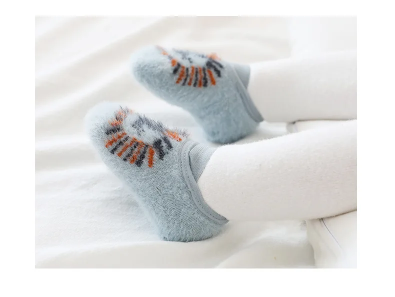 Г. Новые осенние носки-тапочки для малышей бархатные носки для малышей с мультяшным принтом Нескользящая детская обувь для малышей рождественские носки для новорожденных