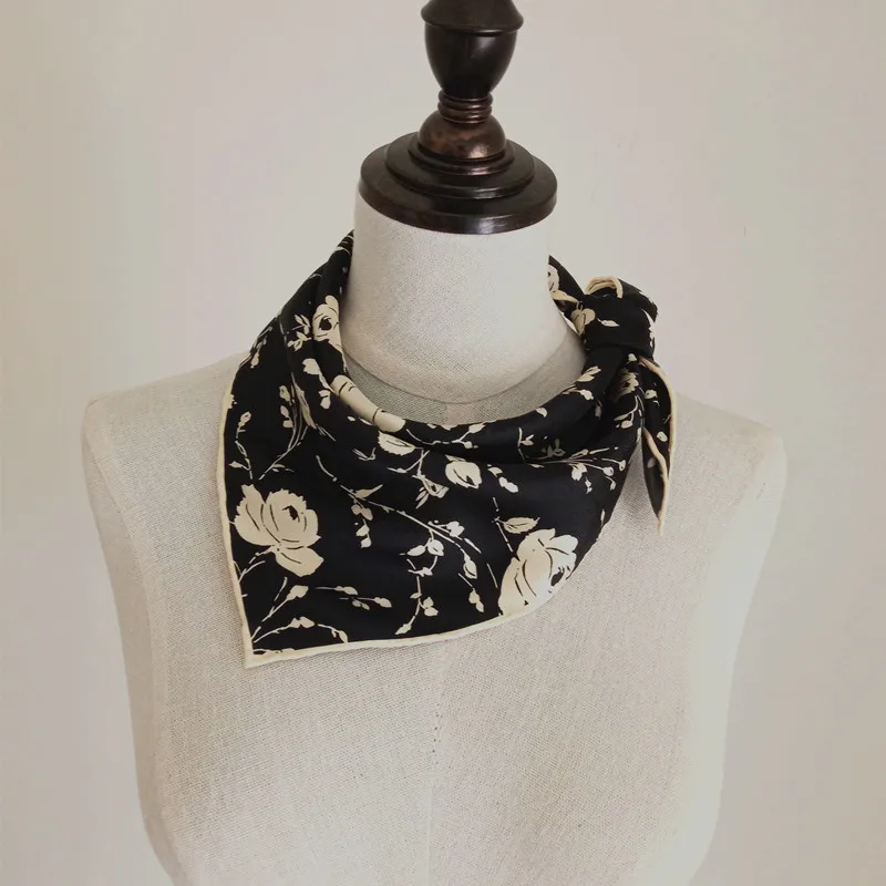 Женский квадратный саржевый шарф 14 Момми Элегантный многофункциональный из 100%