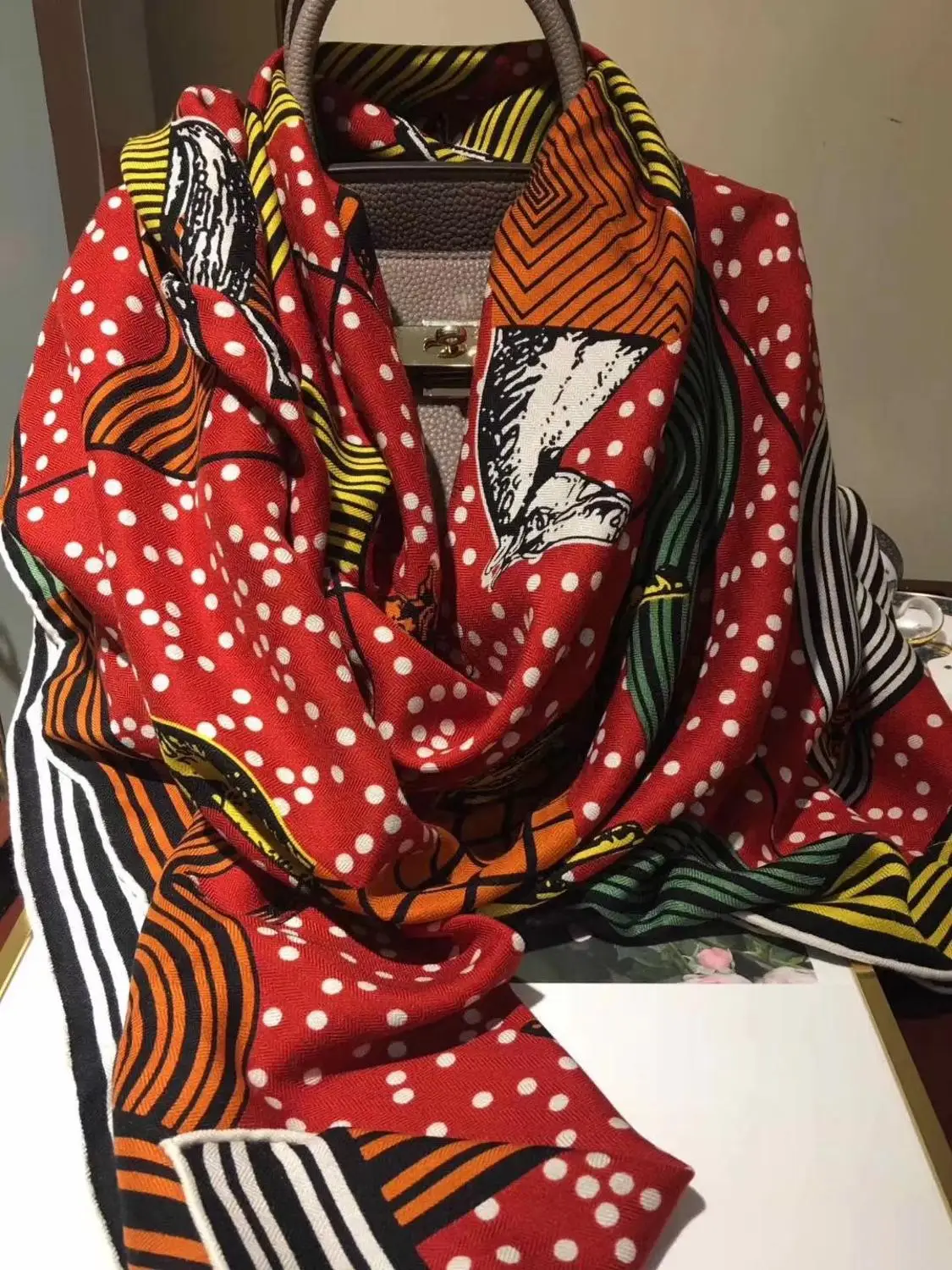 Новое поступление, зимний цветной шарф из 70% кашемира, 30% шелка, 135*135 см, теплая Модная шаль для женщин, девушек