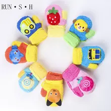 Милые теплые флисовые детские перчатки с героями мультфильмов; вязаные детские перчатки для малышей; мягкие перчатки с повязкой на шее; варежки