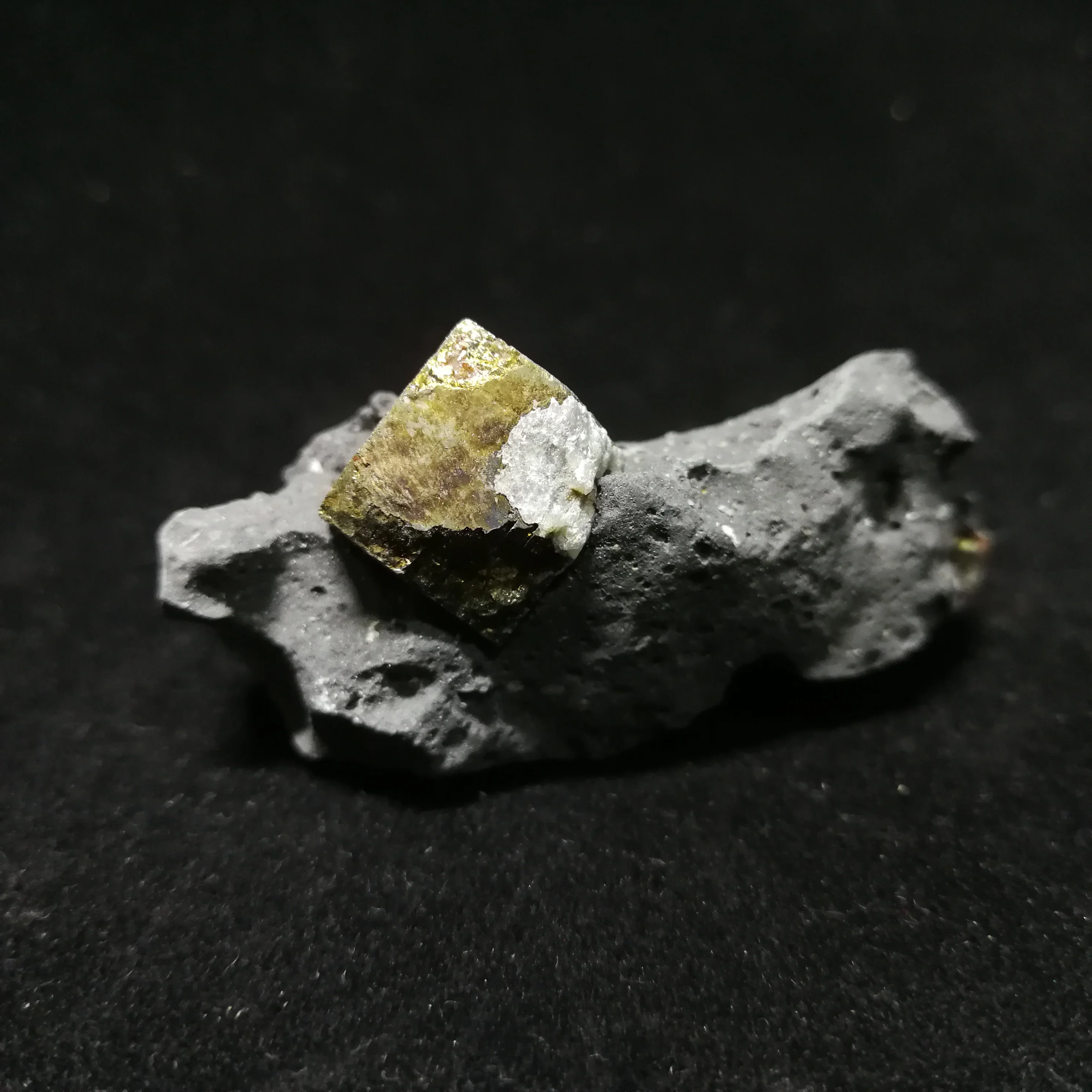 

38.6gNatural pyrite mineral specimen volcanic sandstone paragenesis mineral specimen