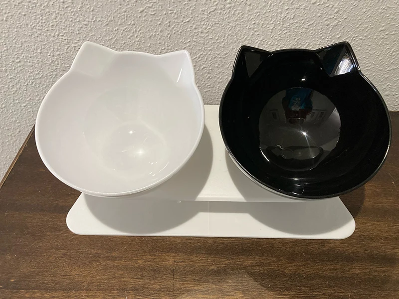 Non-slip double cat and dog bowl with stand – elevated feeding solution for cats and dogs