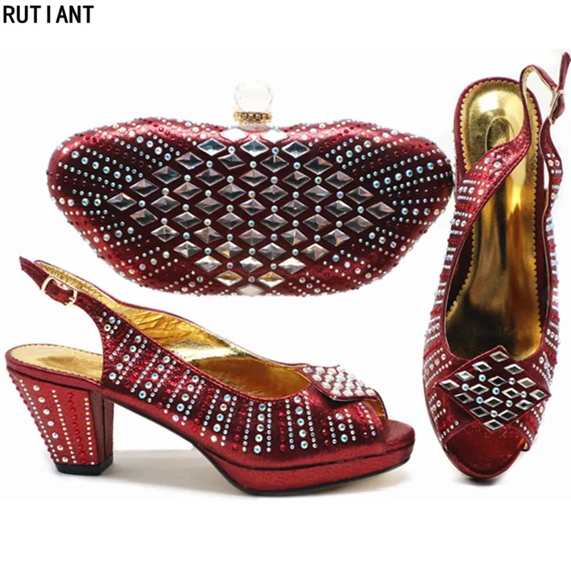 Nieuwste Bruiloft Schoen En Tas Set Vrouwen Schoenen En Tas In Italië Ontwerp Italiaanse Schoenen Met Bijpassende Tas Set versierd Met Steen Nieuwste Bruiloft Schoen En Tas Set Vrouwen Schoenen En Tas In Italië Ontwerp Italiaanse Schoenen Met Bijpassende Tas Set versierd Met Steen