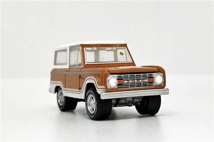Greenlight 1: 64 Ford Bronco 4x4 1977 Mecum по продаже коричневого цвета без коробки