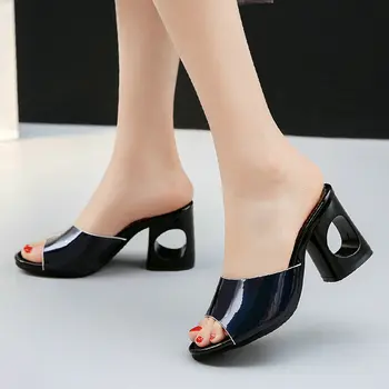 

2020 Fashion Fretwork Heels Slippers Open Toe Women Outside Shoes Pu Leather Women Summer Slides Black Gold Silver Shoes