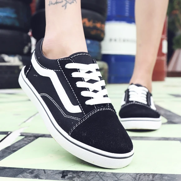 

2019 New Shoes Men Casual Canvas Shoes Fashion Lightweight Lace Up Lovers Sneakers Summer Breathable Shoes Male Footwear Sapato