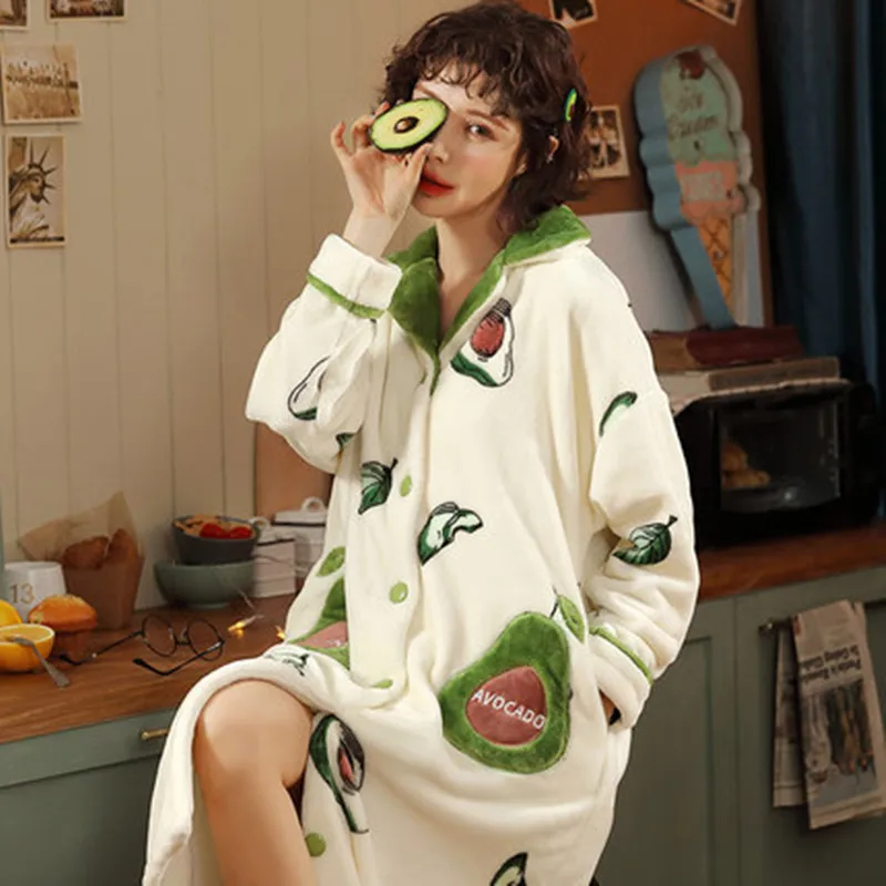 Nightdress women in autumn and winter thickened coral velvet long pajamas, flannel bathrobe, sweet and lovely home clothes.