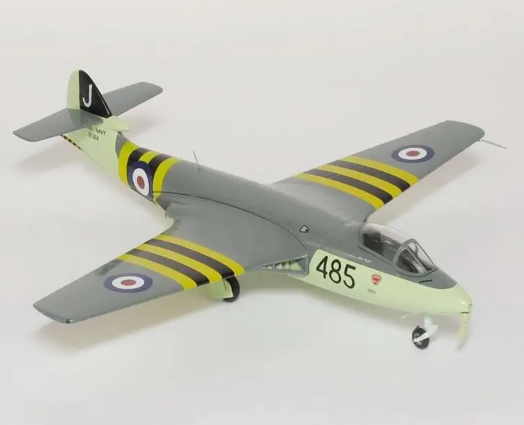 HAWKER SEA HAWK FGA.6 XE364 SUEZ CRISIS ROYAL NAVY 1/72 литой самолет AV72 |