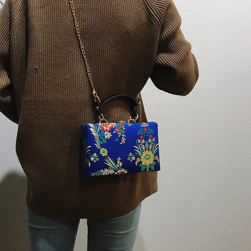 Color : C Jian E Shoulder Bag Creative Vintage Cheongsam Embroidered Womens Bag Casual Crossbody Shoulder Mini Dumpling Bag 3 Colors Available Fabric 