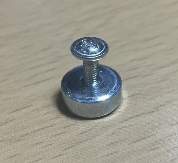 Магнит с винтом для светодиодных плат в люстры Уютель |