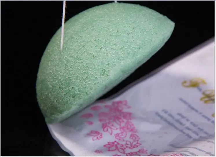 100pcs/lot 100% Natural Bamboo charcoal fiber Konjac sponges for effective skin cleansing in English package