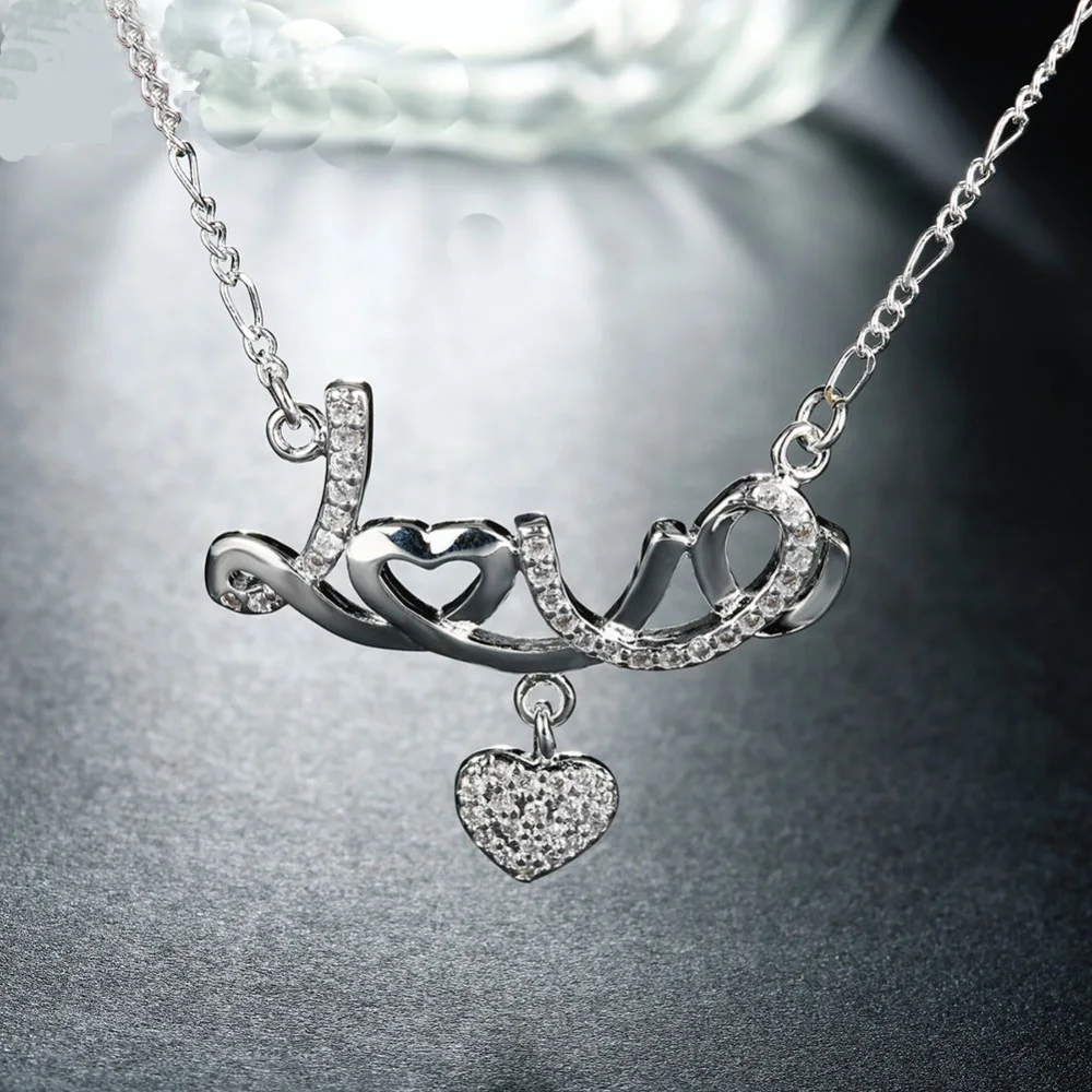 Кристальное ожерелье с надписью LOVE подвеской в виде сердца посеребренное