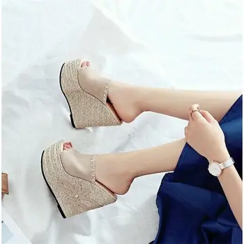 

Wear flip-flops over chunky heels for the 2019 summer fashion season
