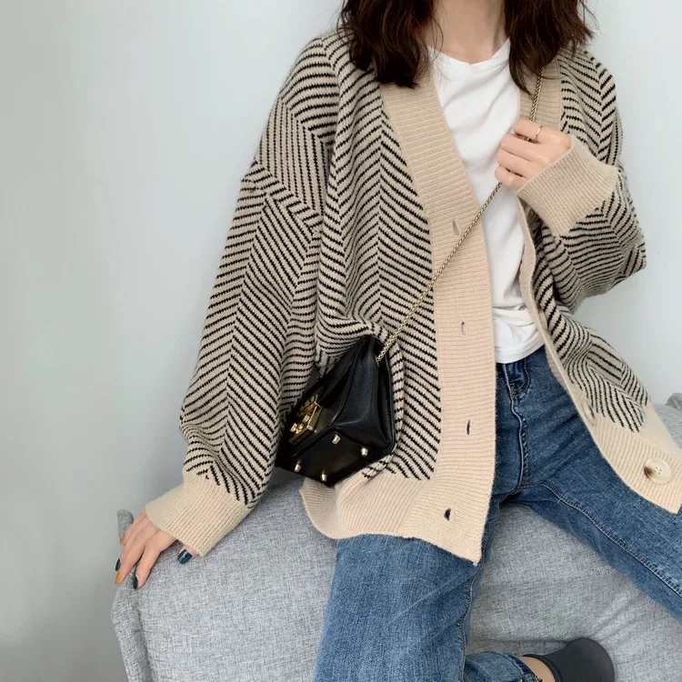 

Cardigan sweater coat women 2019 autumn and winter new mid-length sweater loose thin stripe knitted top women cardigan V-Neck