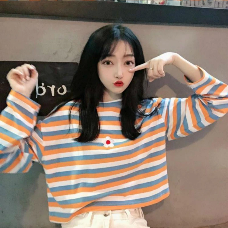 Ulzzang консервативный стиль футболка с длинными рукавами Женская милая одежда осенняя Милая футболка в радужную полоску Цветочная Футболка с нашивками для женщин