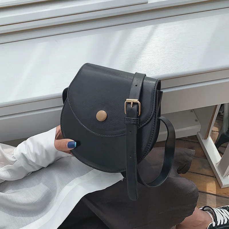 

2019 Summer New Arrival Bag INS Ultra-Fire Pack Inclined Semi-Circular Flip Shoulder Bag Simple Elegant All-match Bag