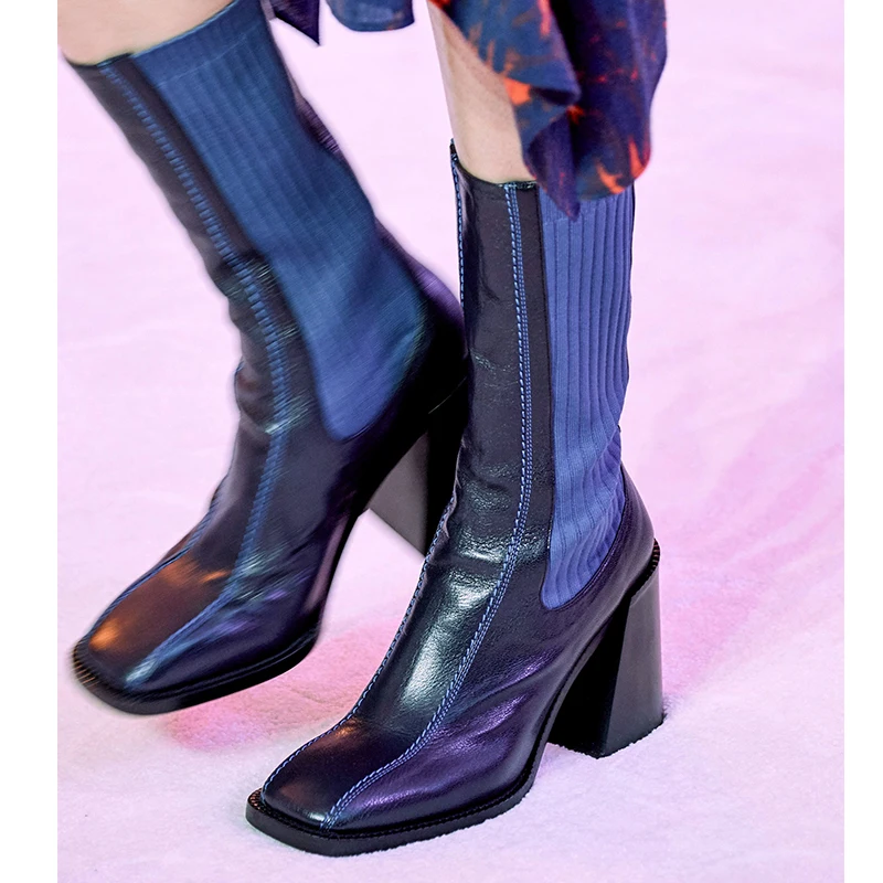 

2019 Leather and knitted fabric were pieced together to make thick heels, giving socks and boots a new way to open