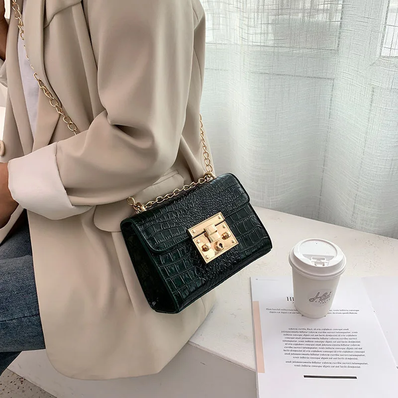 

Western Style Cool Small Black Bag Ins2019 Mini Crocodile Pattern Square Sling Bag Patent Leather Lock Chain Messenger Bag