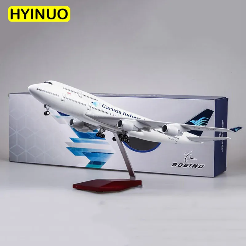 47 см 1/150 масштаб игрушечные модели самолетов Boeing B747 Garuda Indonesia модель самолета со светом и колесами Смола Пластиковый сплав самолет