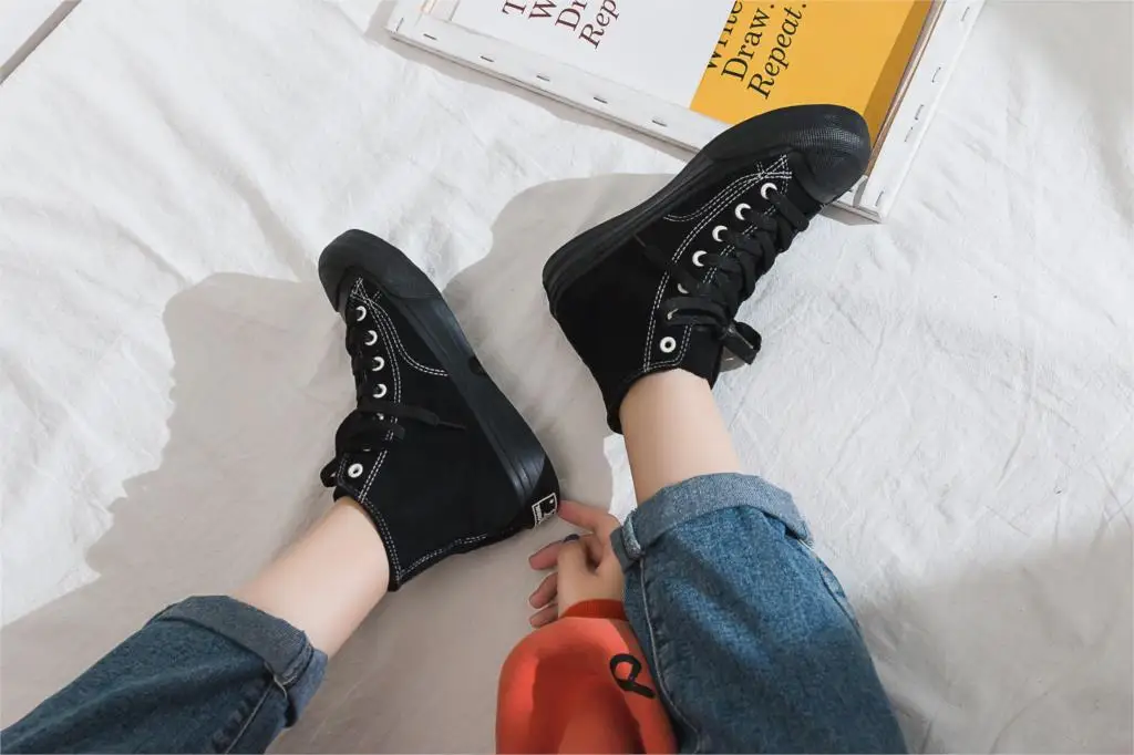 Winter Plush High-Top Women Canvas Shoes Comfortable Flat Warm Breathable Flock Shoes Winter New Fashion Trendy Shoes Women