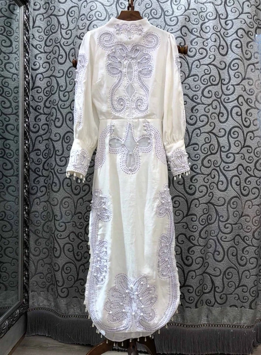 

2019 Early autumn new women's round collar embroidery pattern buttoned back long sleeve dress 807