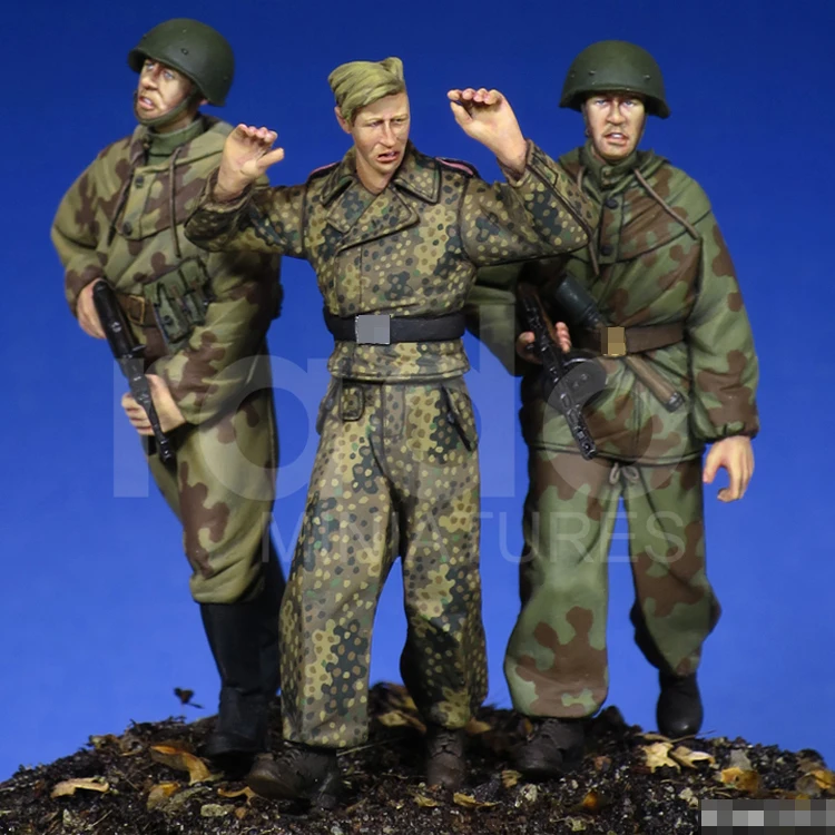 

1/35 Scale Unpainted Resin Figure Escort captive 3 figures collection figure