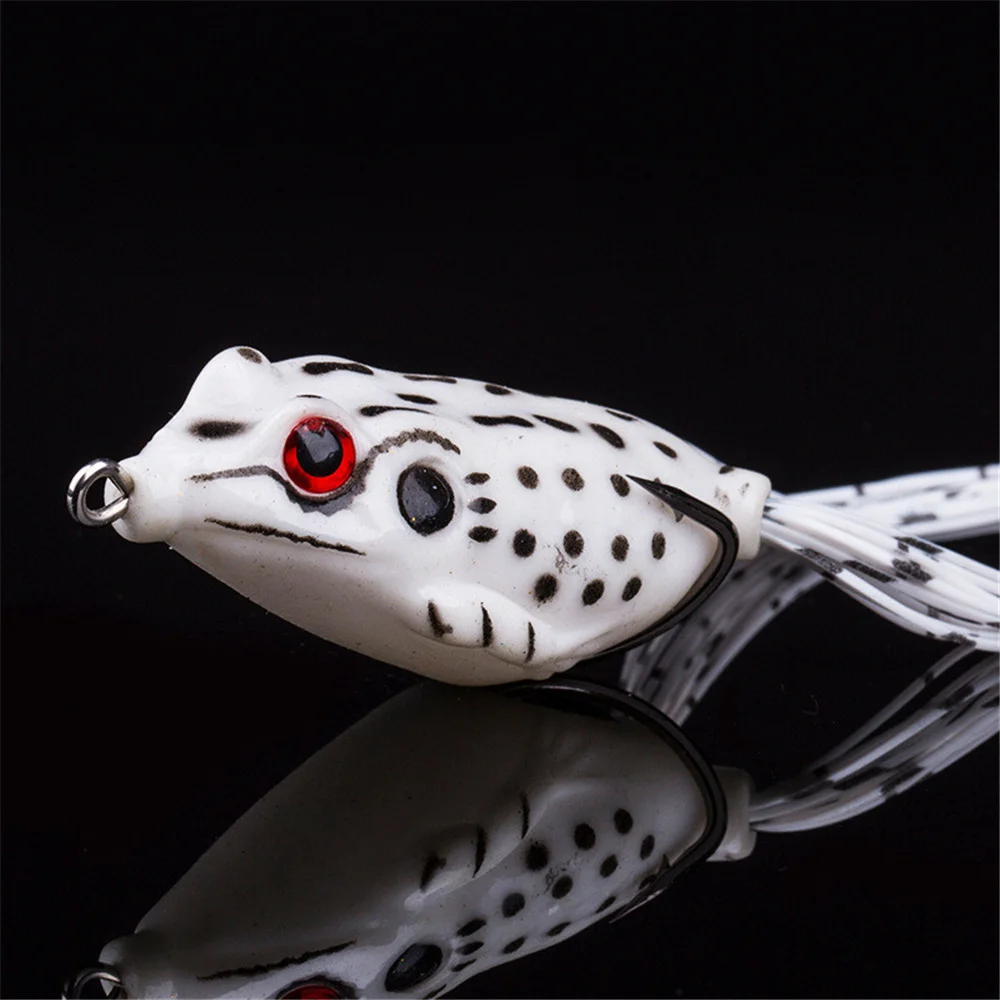 1PCS Artificial Silicone Soft Fishing Lures Treble Hooks 6cm 4.5g Topwater Ray Frog Jig Trolls Soft Bait Pesca Pike Bass Tackle