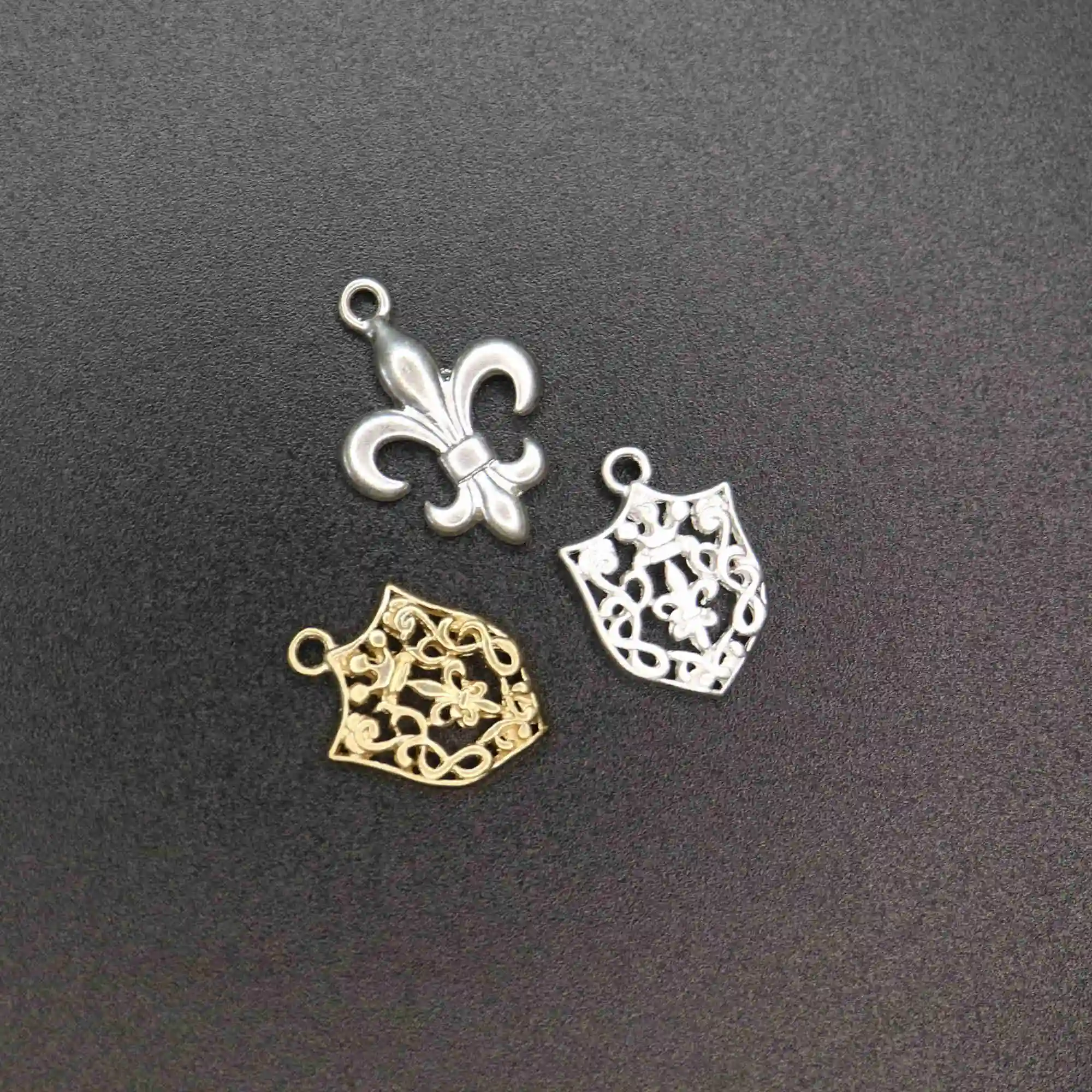 Винтажный Стиль Матовый Серебряный позолоченный латунный fleur de lis DIY Шарм