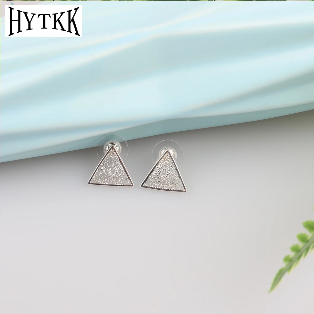 

2020 new arrived Korean style simple hollow exquisite earrings hollow triangle disc flowers fashion stul earrings