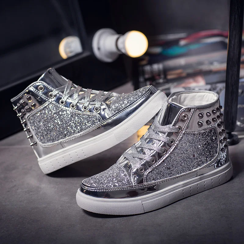 

Fashion Boots for Men Luxury Boys Hig Hop Casual Shoes Gold Silver Rivet Ankle Boots Stylish Flat Motorcycles Boots Men