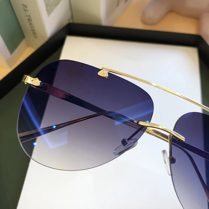 13961838624_1820445784