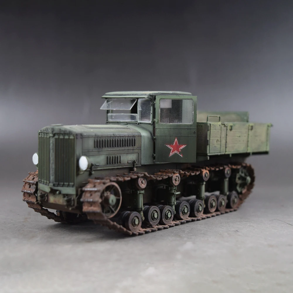 

1/35 Hand Painted WWII Soviet Union Artillery Tractor Vehicle Model