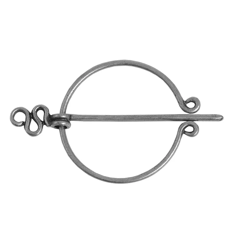 Фибула-застежка викинги. Застежка для плаща. Фибула на плаще. Брошь фибула викинги. Заколка для мантии.