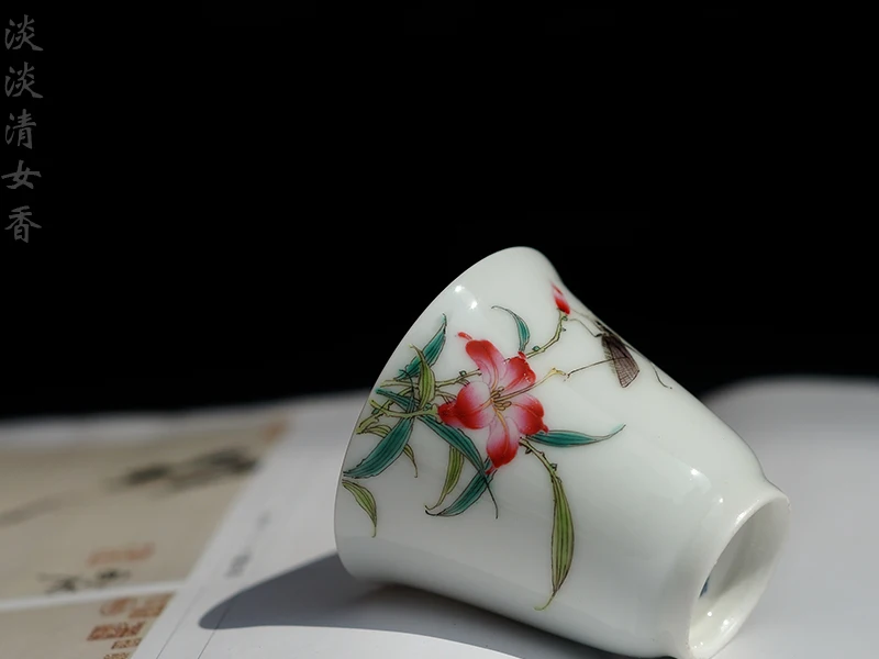 Семейный розовый насекомое и цветочный узор, керамический чайный стаканчик