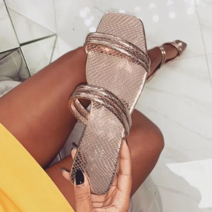 

2019 new women's fashion wild beach shoes flat rubber outsole sandals double rings outdoor travel slippers