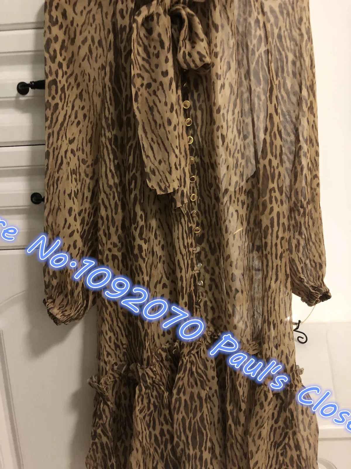 Женское мини-платье с леопардовым принтом
