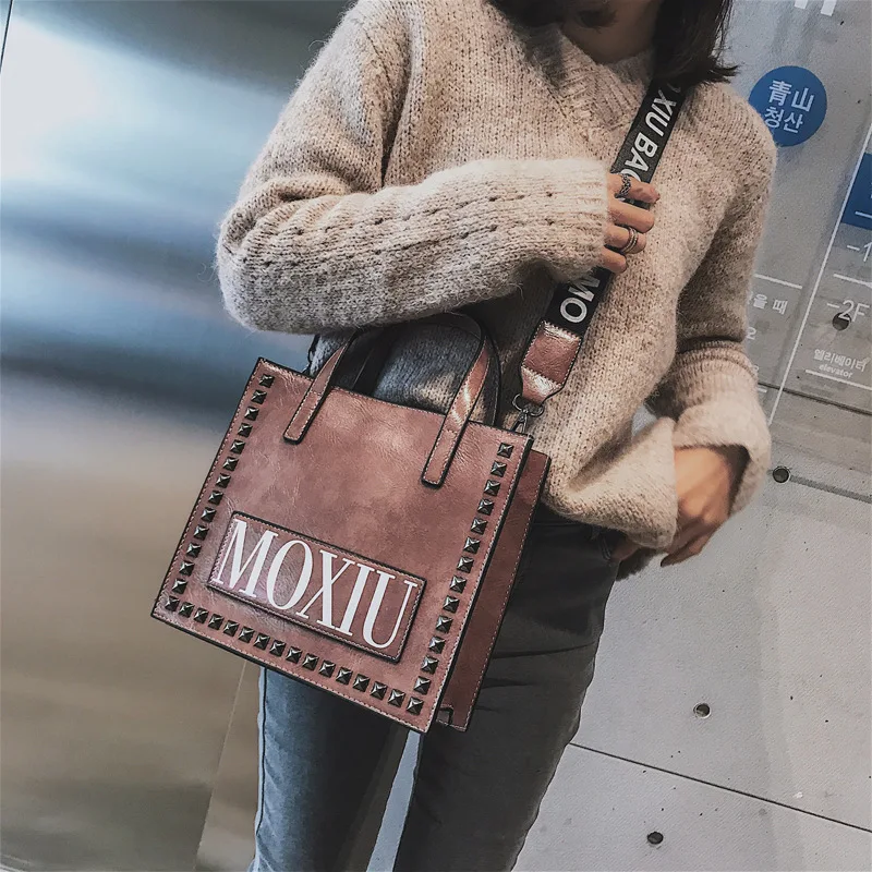 

2019 new fashion Korean version of waxed rivet generous bag shoulder diagonal women's PU bag
