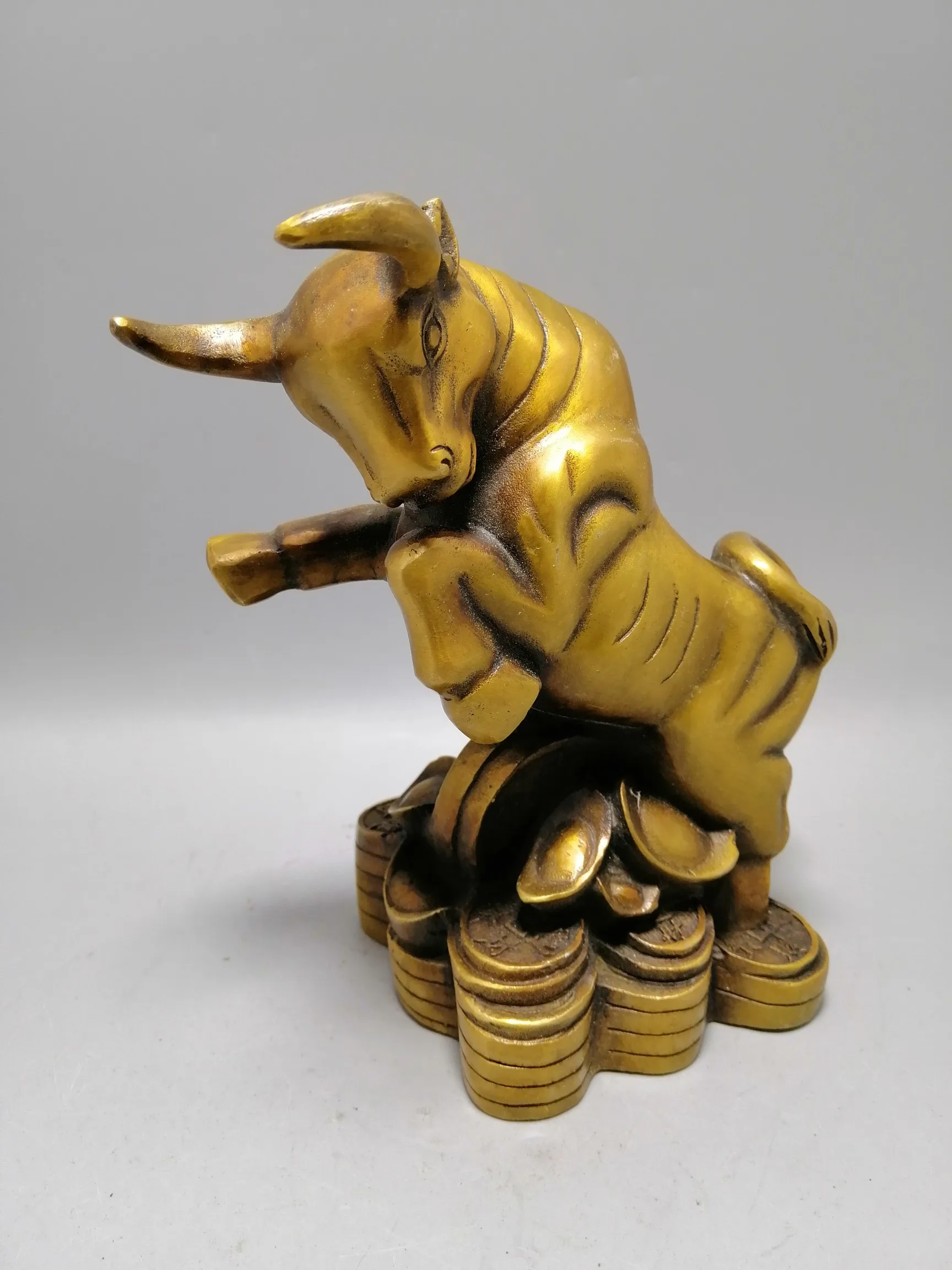 

China Fine Workmanship Brass Sculpture Good Luck Wealth “ Cattle ” Metal Crafts Home Decoration