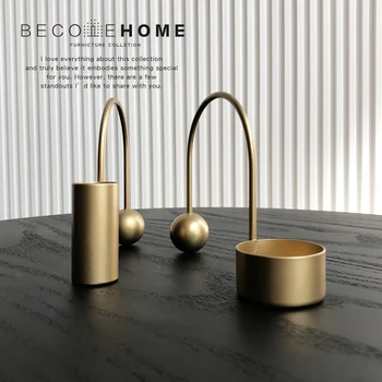 

Creative Balance Ball Gold Candle Holders Metal Modern Nordic Luxury Geometric Candlestick Living Room Bougeoir Decoration Gift