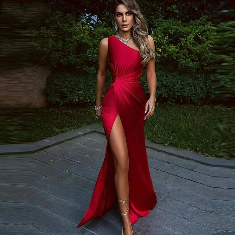 Tanie Eleganckie kobiety czerwone jedno ramię suknia długie rozcięcie satynowe seksowne
