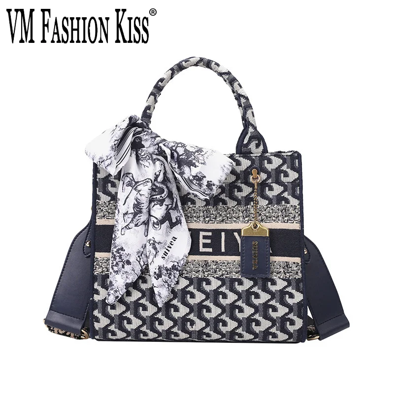 

2023 Three-dimensional Letter Embroidery Pattern Totes Book High-quality Canvas Women's Shoulder Bag European And American Style