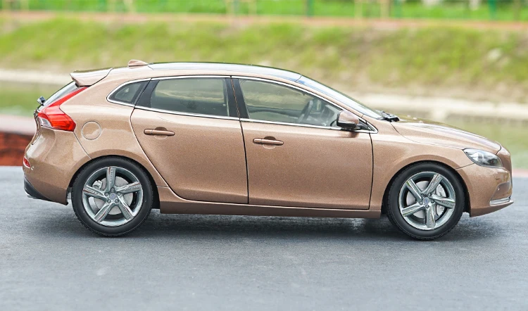 1:18 высокое тщательное VOLVO V40 сплав модель автомобиля статические металлические модельные автомобили с оригинальной коробкой
