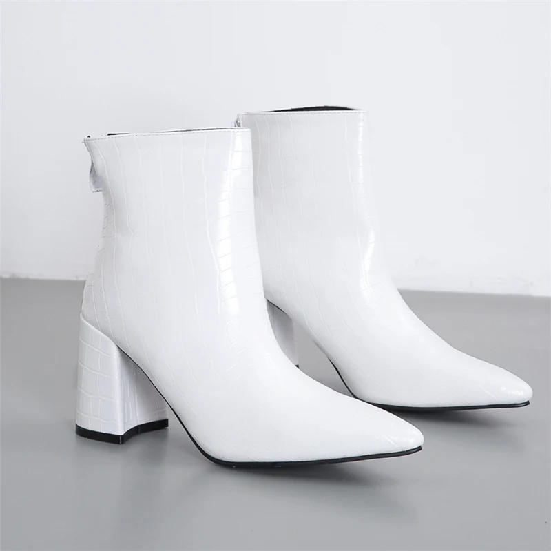 Роскошные дизайнерские женские ковбойские сапоги на высоком каблуке 8,5 см; кожаные белые ботильоны на квадратном каблуке; обувь на массивном каблуке под змеиную кожу