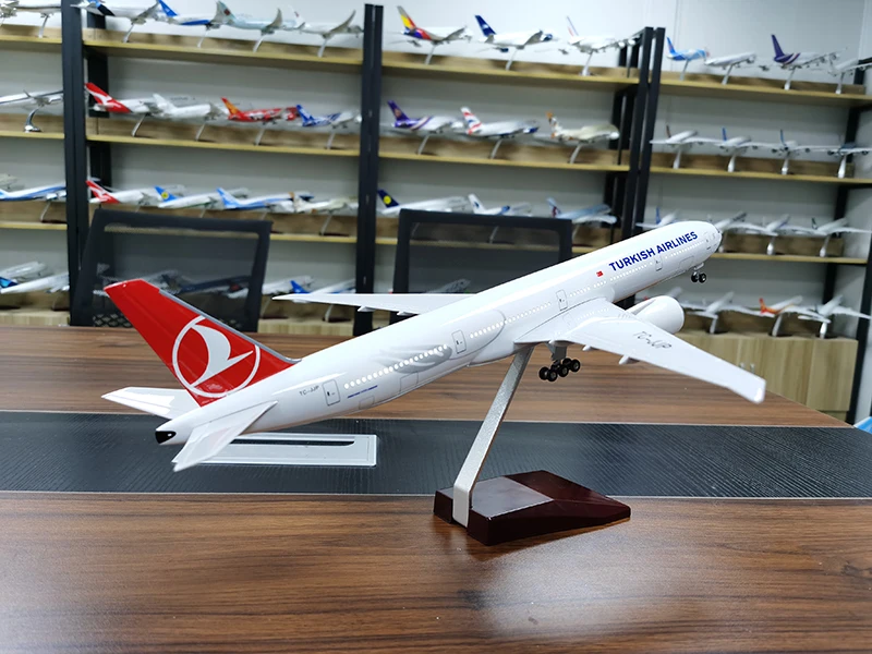 Turkish Airlines エアプレーン　1/100 Turkish Airlines エアプレーン 1/100
